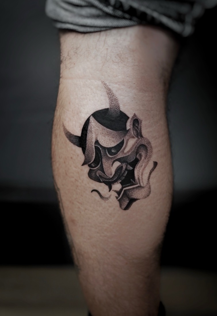 Hannya mask in dotwork on a calf, by Tuba at THRONE Northampton